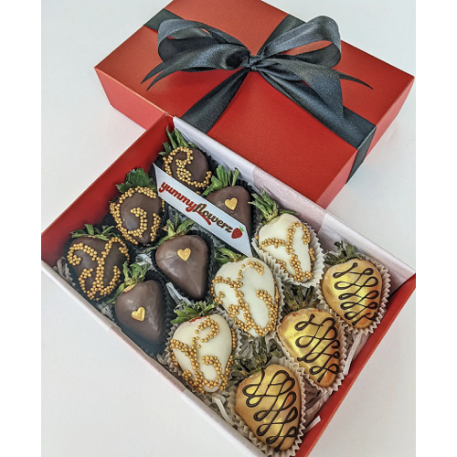 12pcs Black, White & Gold Lace with Gold Heart Chocolate Strawberries Gift Box